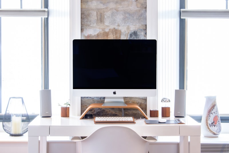 Setup Apple iMac bureau épuré